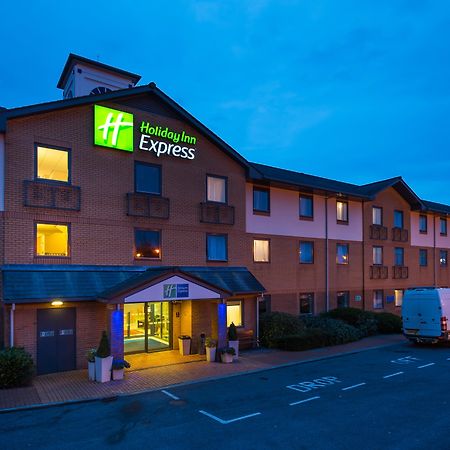 Holiday Inn Express Swansea East, An Ihg Hotel Екстериор снимка