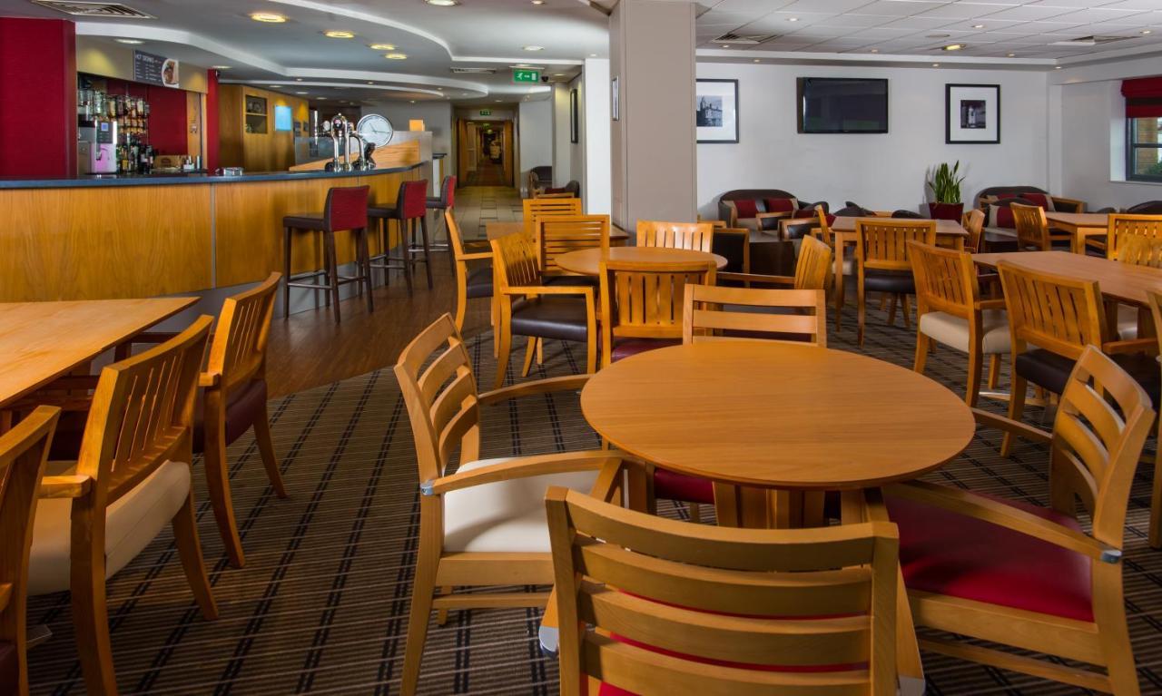 Holiday Inn Express Swansea East By Ihg Екстериор снимка