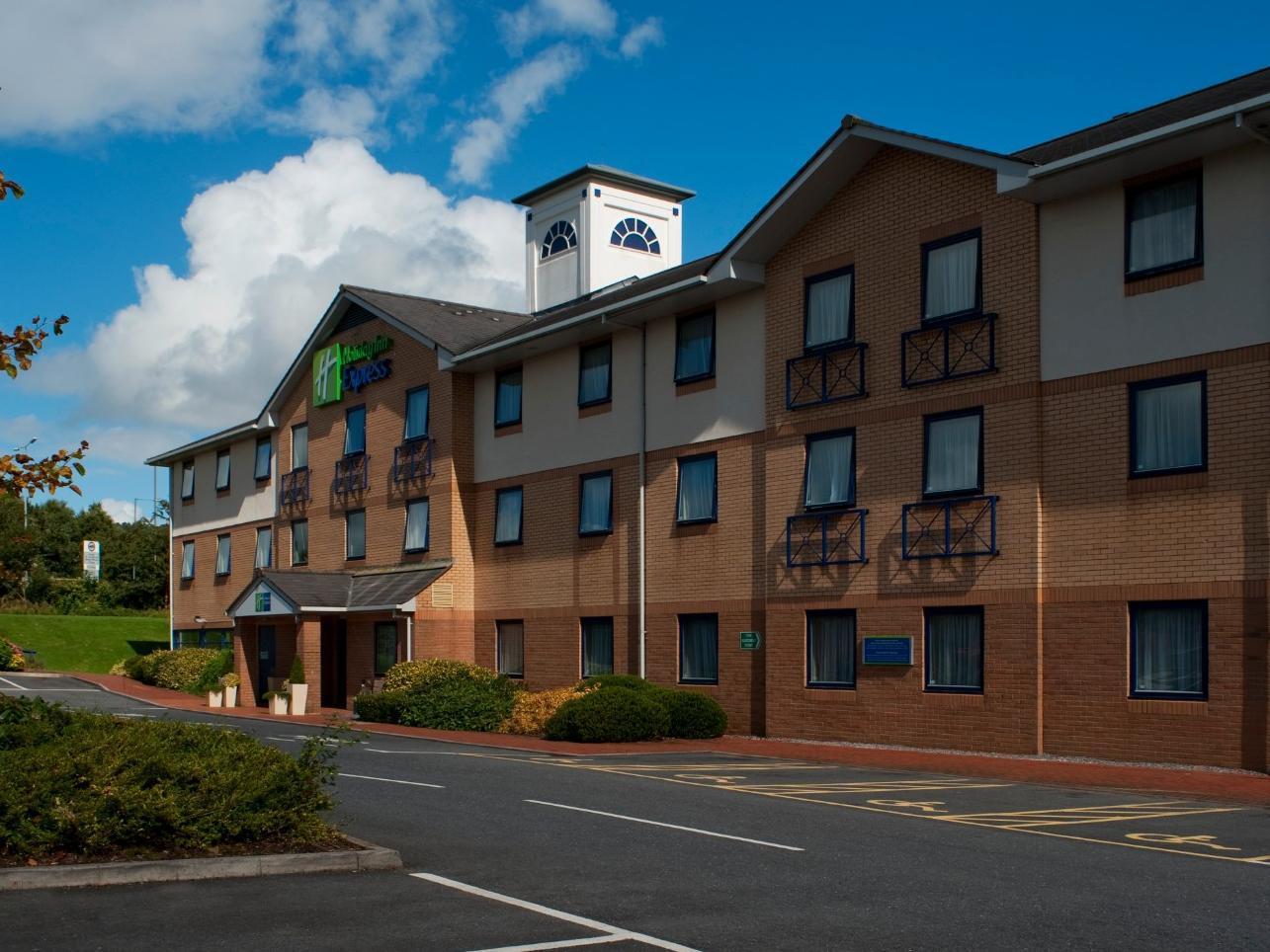 Holiday Inn Express Swansea East, An Ihg Hotel Екстериор снимка