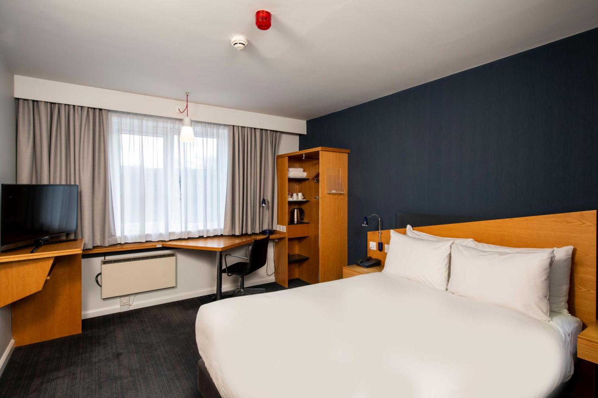 Holiday Inn Express Swansea East, An Ihg Hotel Екстериор снимка