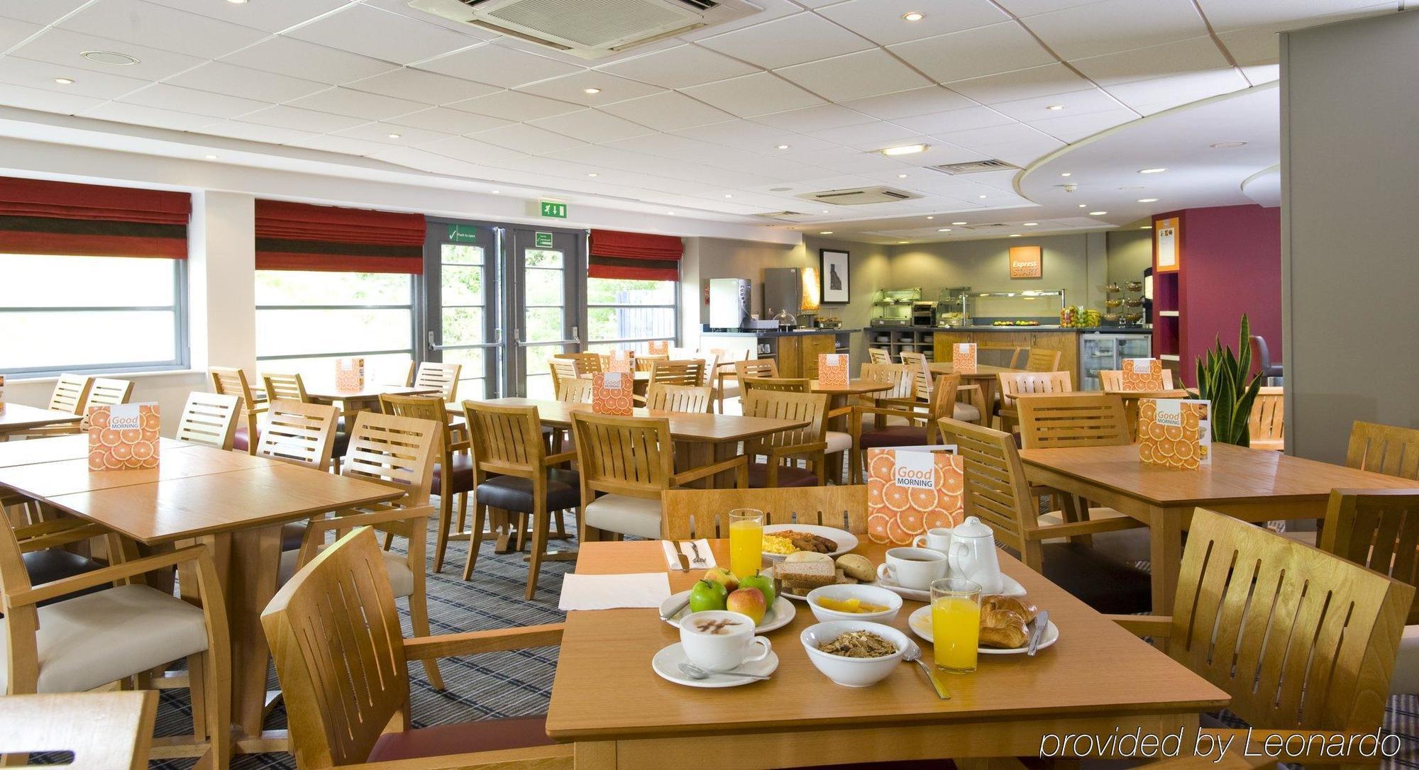 Holiday Inn Express Swansea East By Ihg Екстериор снимка