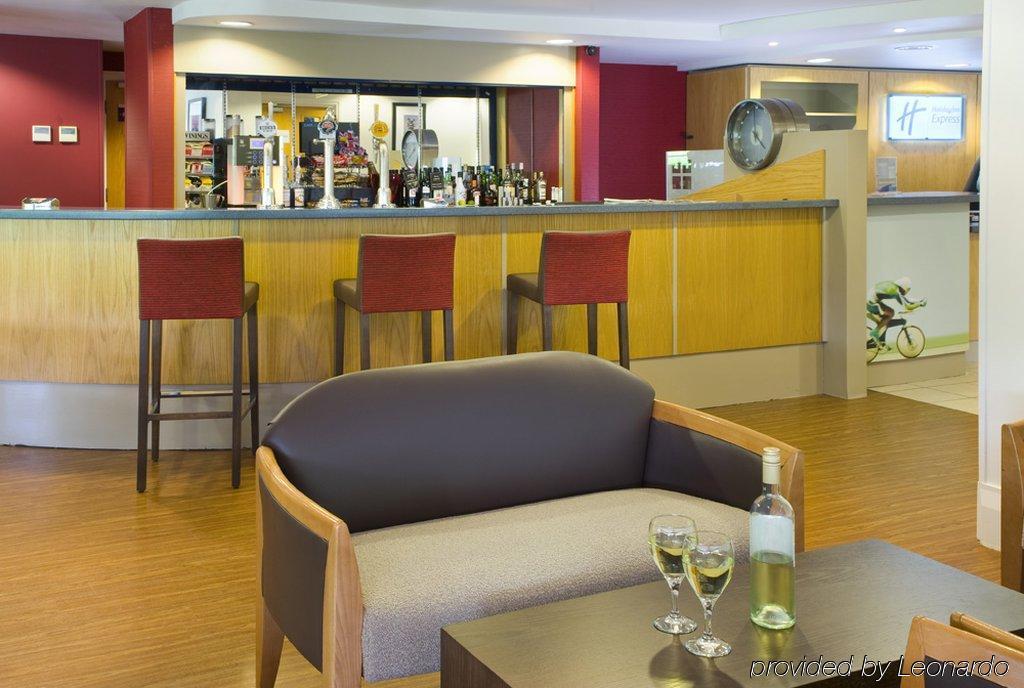 Holiday Inn Express Swansea East, An Ihg Hotel Ресторант снимка