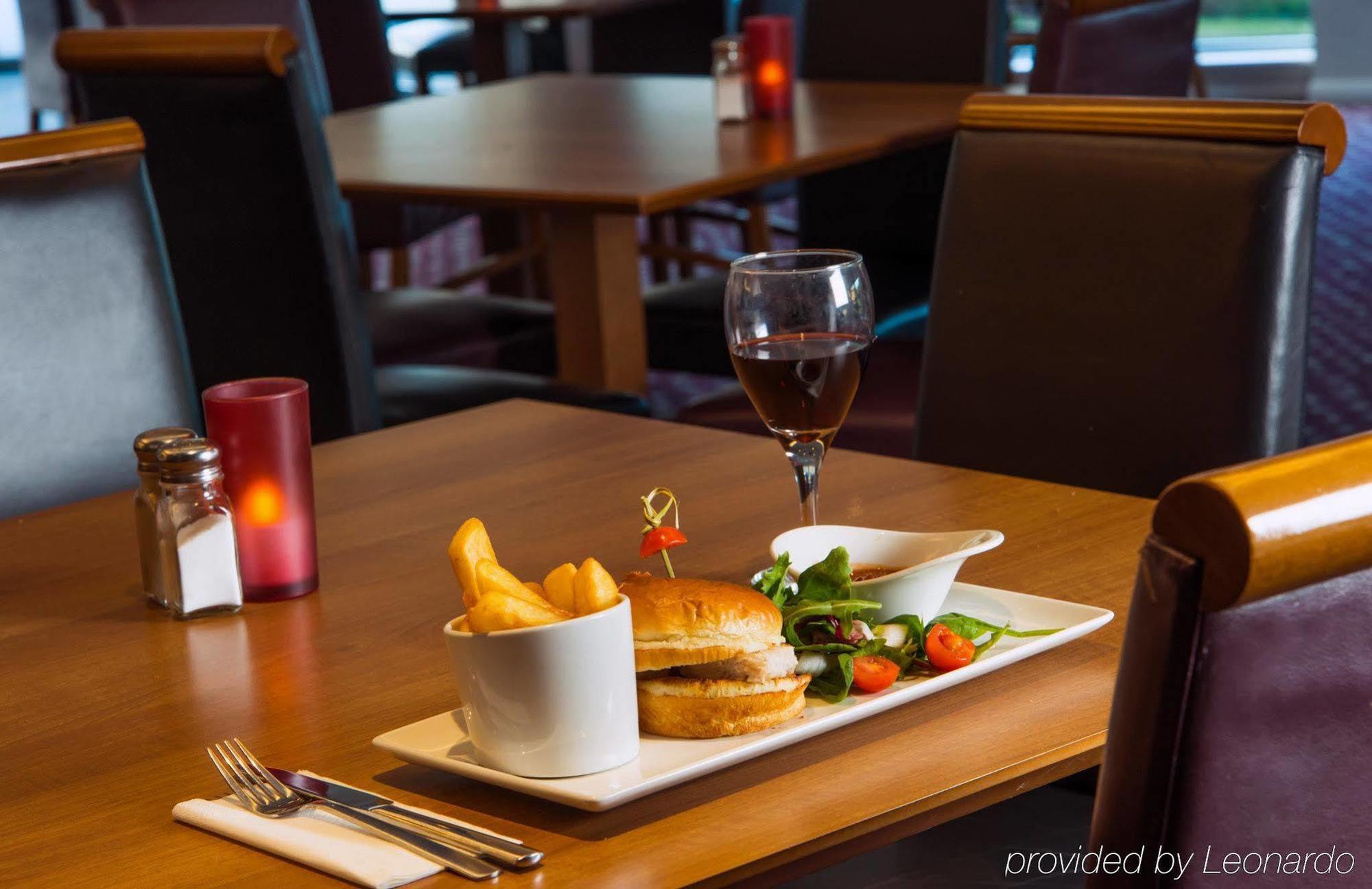 Holiday Inn Express Swansea East By Ihg Екстериор снимка