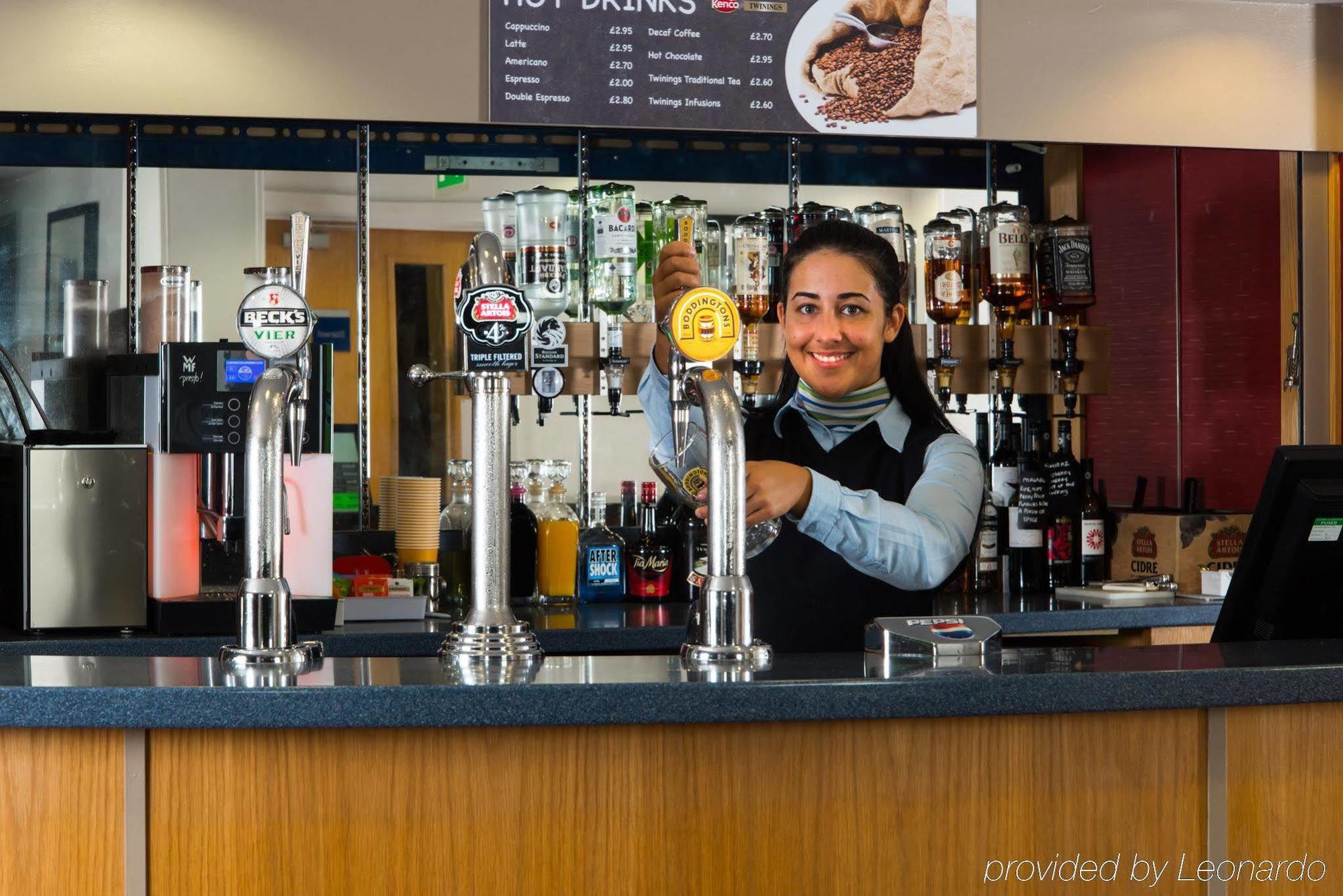 Holiday Inn Express Swansea East By Ihg Екстериор снимка